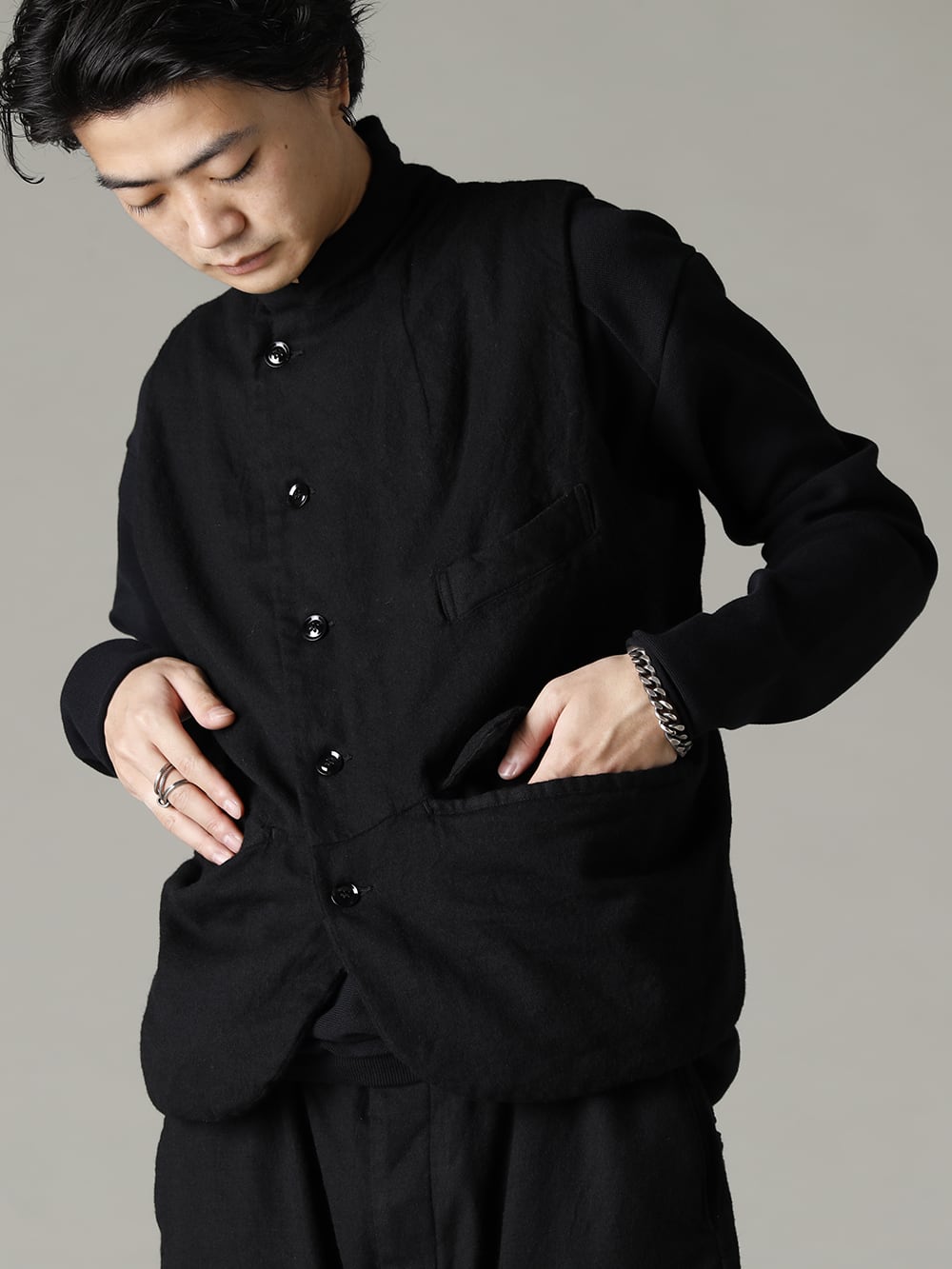 GARMENT REPRODUCTION OF WORKERS 22-23AW The design is as energetic as a Van Gogh painting  - Vincent-Vest-Wool-Black - Vincent Vest Wool Black - Quasimodo-Knit-Sew-Black Quasimodo Knit Sew Black 2-001