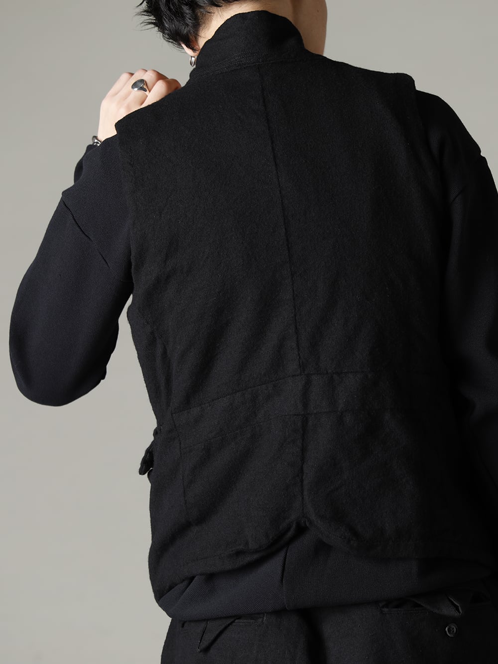 GARMENT REPRODUCTION OF WORKERS 22-23AW The design is as energetic as a Van Gogh painting  - Vincent-Vest-Wool-Black - Vincent Vest Wool Black - Quasimodo-Knit-Sew-Black Quasimodo Knit Sew Black 2-003