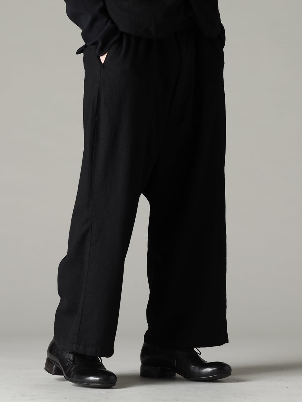 GARMENT REPRODUCTION OF WORKERS 22-23AW This black item also has a gentle expression - Bretagne-pants-Long-Wool-Black Bretagne pants Long Wool Black - Derby-W-Hidden-Laces-Kangaroo-Black W. Hidden Laces Derby Shoes Kangaroo Black 3-002