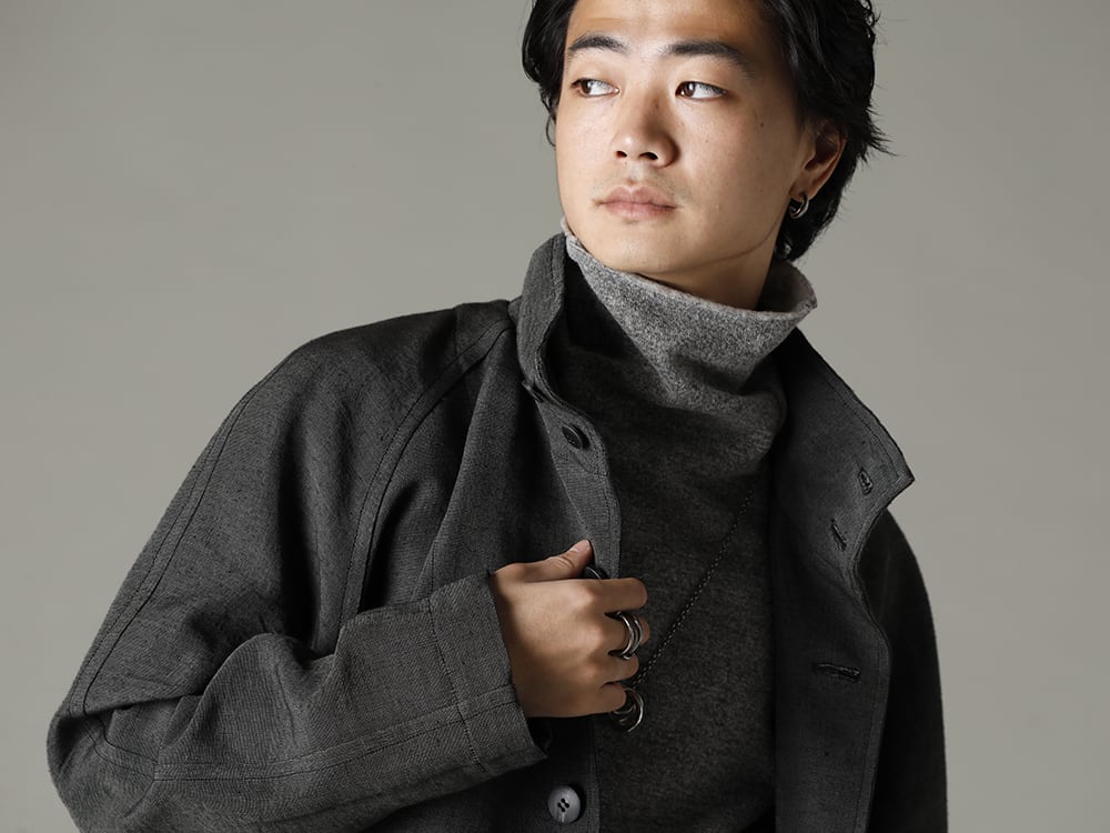 NOUSAN(ノウザン) 22-23AW(秋冬) 実用性を兼ね備えたディテール -  plow-heavy-silk ヘビーシルク A-ライン ラグランコート - TTC-wmpl-Grey-Beige イタリア マペル ウールニットボトルネック グレーベージュ