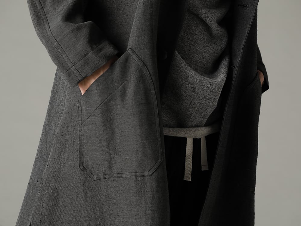 NOUSAN(ノウザン) 22-23AW(秋冬) 実用性を兼ね備えたディテール  - plow-heavy-silk ヘビーシルク A-ライン ラグランコート - TTC-wmpl-Grey-Beige イタリア マペル ウールニットボトルネック グレーベージュ 2-003