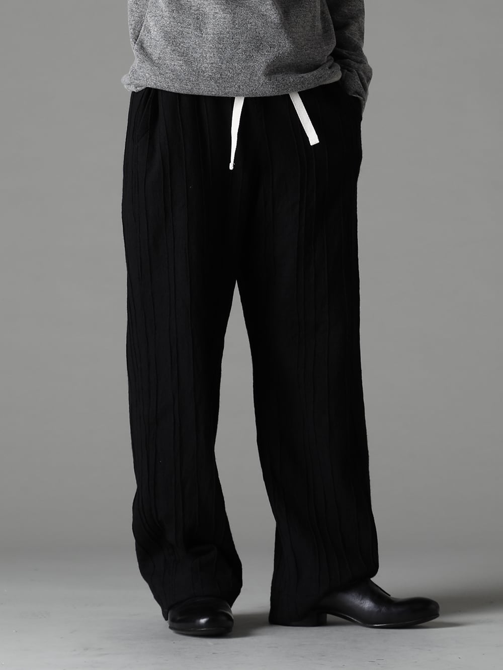 NOUSAN(ノウザン) 22-23AW(秋冬) お好みのファブリックでコーディネート - TTC-wmpl-Grey-Beige イタリア マペル ウールニットボトルネック グレーベージュ - linea-preatwool プリーツド ウール ワイド パンツ - Derby-W-Hidden-Laces-Kangaroo-Black W. ヒドゥン レース ダービーシューズ カンガルー ブラック 3-004