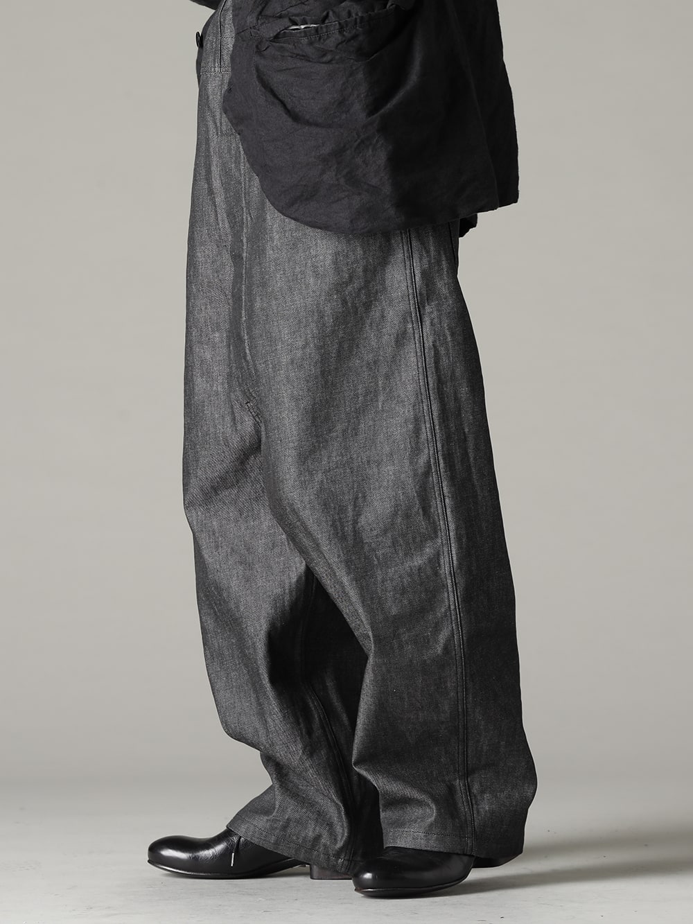 KLASICA(クラシカ) 22-23AW(秋冬) スタイリング カリフォルニアでゴールドハンターの要望に応え誕生したパンツ - 22C-78OVA-MB クロッチ オーバーオール - 10oz ブラック デニム TI-WKP-black イタリアン ウール ブレンド クルーネック ニット ブラック RH-PK-006-Black イージリーバーン ラビット ファー フェルト ロング ハット ブラックEB Derby-W-Hidden-Laces-Kangaroo-Black W. ヒドゥン レース ダービーシューズ カンガルー ブラック 1-002