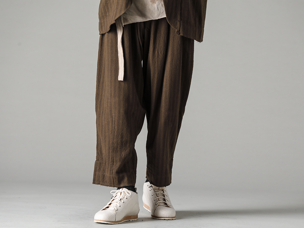 Norwegian Rain-Norwegian Rain 22-23AW (Fall/Winter) Styling -ZIGGY CHEN 22-23AW Trousers Fully lined with cupro for both lightness and warmth Comfortable trousers 0M2230516-Slit Trousers- 8185-PTR2-linen cotton-upheaval wedge sneakers low 3-001
