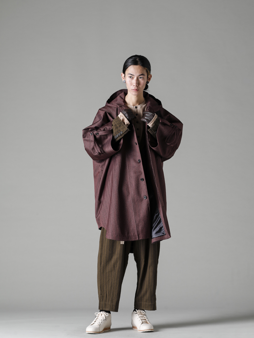 Norwegian Rain-Norwegian Rain 22-23AW (Fall/Winter) Comfortable trousers that are both lightweight and warm thanks to full cupro lining - Raincho-Unisex-Herringbone-Bordeaux-Raincho-Unisex-Bordeaux - 0M 2230919-Ultra Lightweight 2-Button Blazer - 0M2230201-Iron-Coral-Asymmetric Long Sleeve Tee Iron Coral - 15-1100-Brown-Elton Unlined Touchscreen Leather Gloves Brown - 0M2230516- Slit Trousers- 8185-PTR2-linen cotton-upheaval wedge sneakers low 3-005