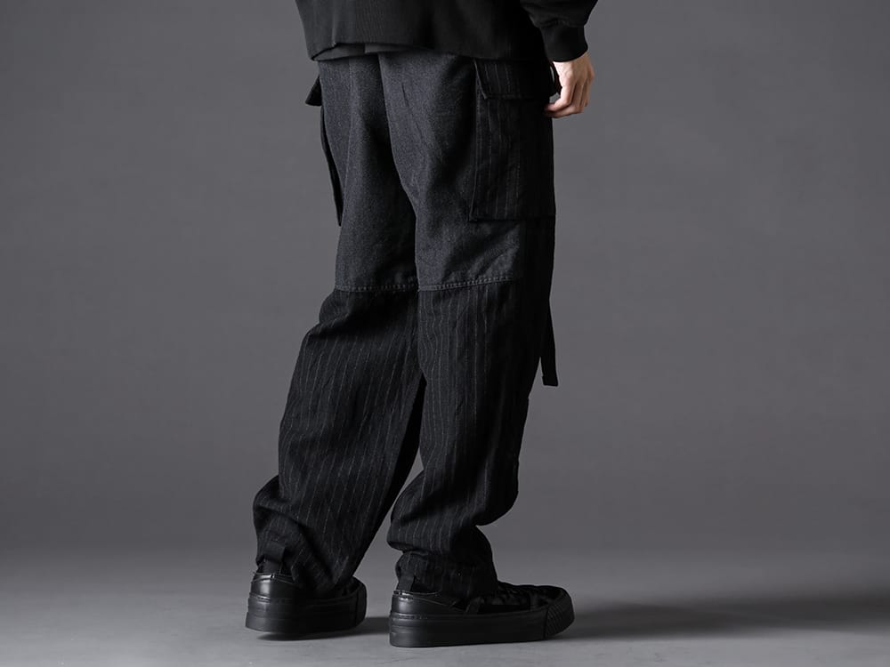 The Viridi-anne - ザ ヴィリジアン 2022-23AW コーディネートのアクセントになる3種類のウールリネンツイル生地 - VI-3518-04 ウール/リネン コンビネーション カーゴパンツ - VI-3555-09-Black スニーカー ブラック 3-003