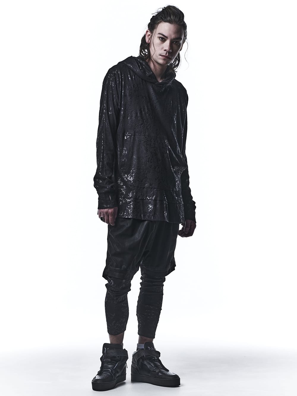 キリュウキリュウ 2022-23AW - kiryuyrik(キリュウキリュウ) 2022-23AWコレクションより第4弾目が到着！店頭・通販共に販売中！ - KO-HT17-059(ホイルスムース フーディー) KO-HLG09-059(ホイルスムース レギンス) - 1-001