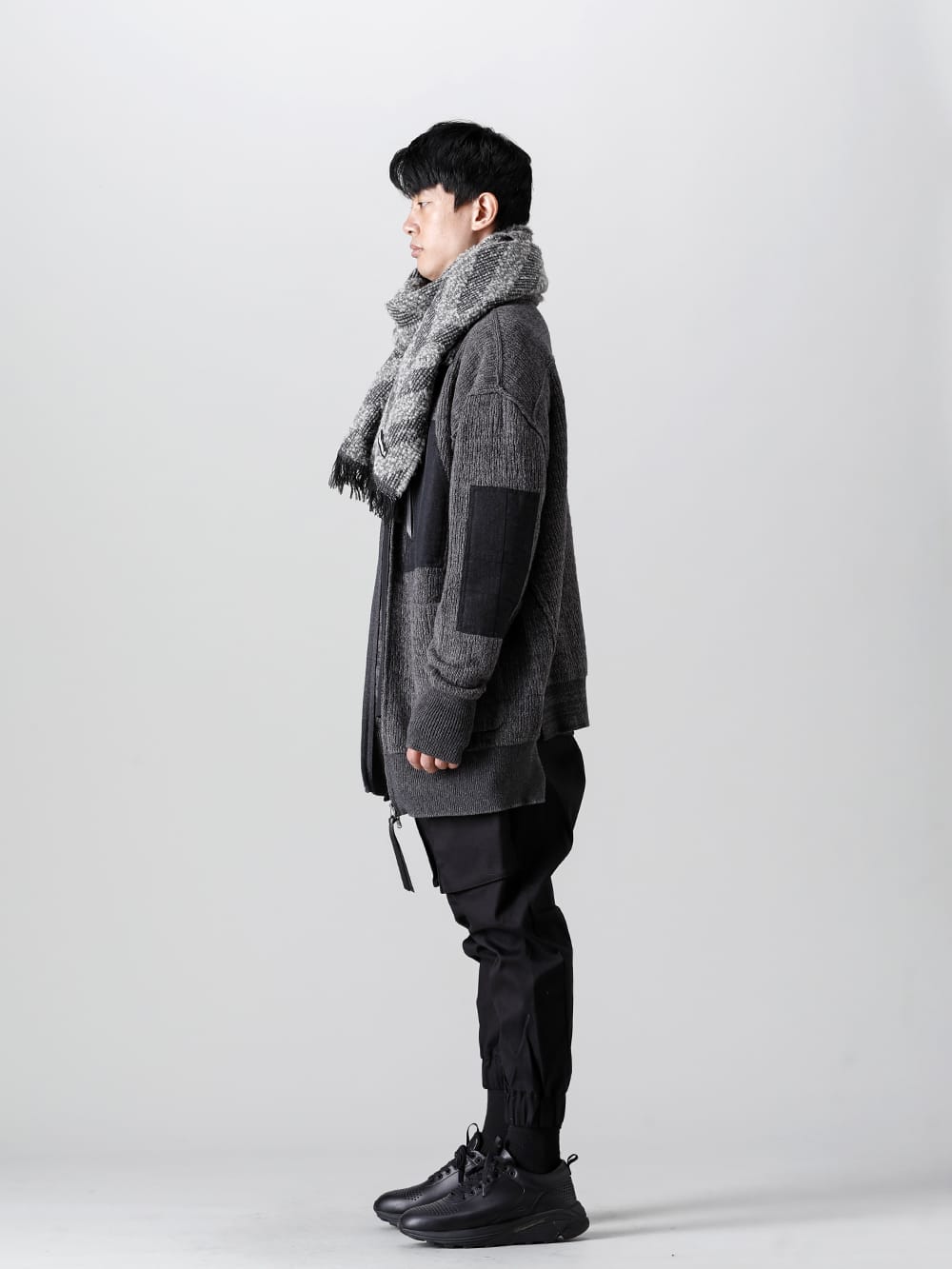 The Viridi-anne - ザ ヴィリジアン 2022-23AW スタイリング ストールとブルゾンをニットで統一した秋冬らしいスタイリング - VI-3530-07-Gray 綿カシミア ニットブルゾン グレー - R+240 Mix Gray ストール ミックス グレー - SCV186C016 Black ナイト ラン ライト Black 1-001