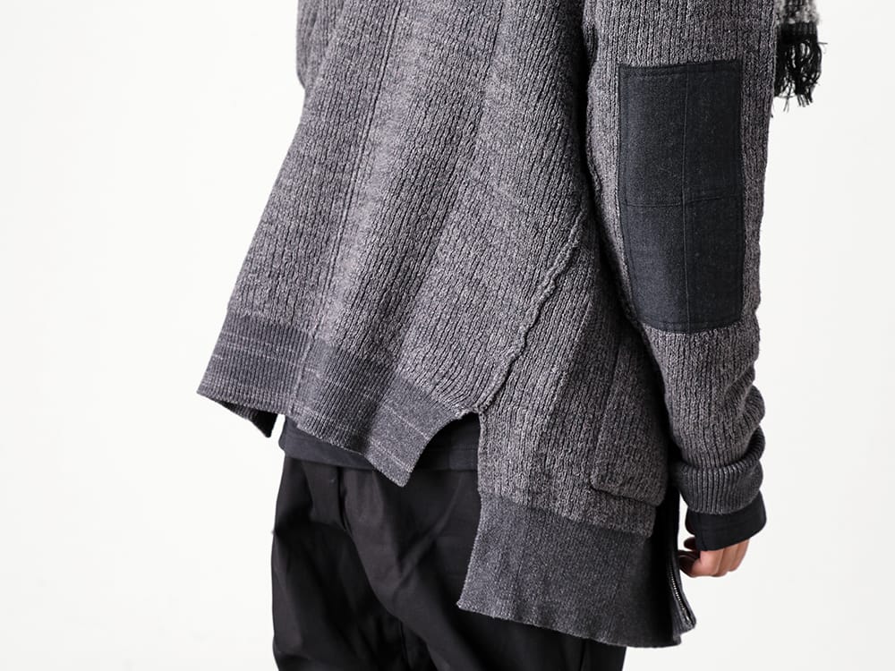 The Viridi-anne - ザ ヴィリジアン 2022-23AW ミックスグレーの表情が際立つ新作ストールをリラックスサイズのニットブルゾンでコーディネート  - VI-3530-07-Gray 綿カシミア ニットブルゾン グレー - CV10-0005-Black 10th アニバーサリー アーティキュレイテッド クルーネックLS Black - R+240 Mix Gray ストール ミックス グレー 2-003