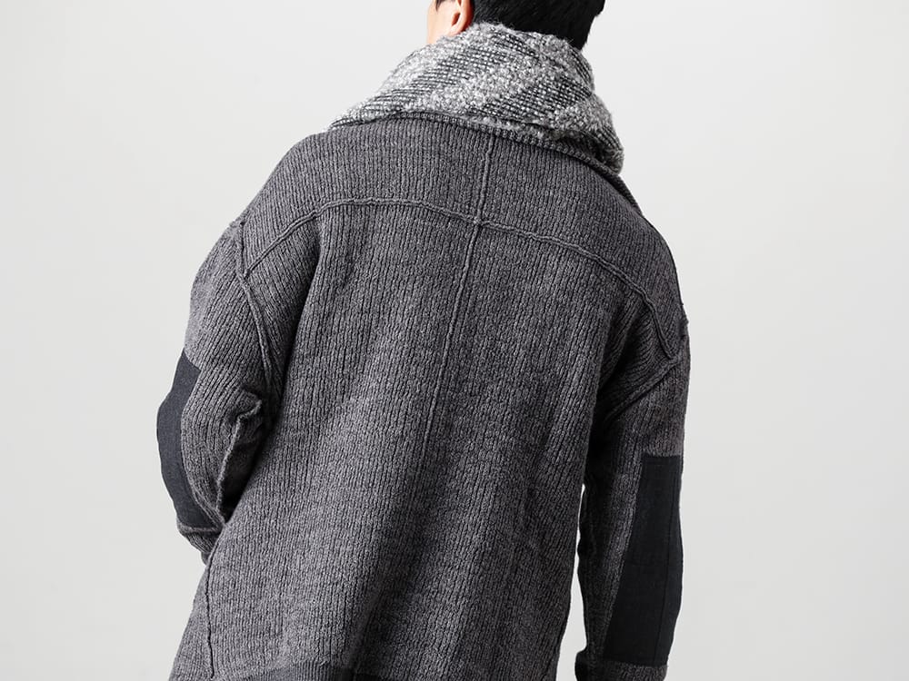 The Viridi-anne - ザ ヴィリジアン 2022-23AW ミックスグレーの表情が際立つ新作ストールをリラックスサイズのニットブルゾンでコーディネート  - VI-3530-07-Gray 綿カシミア ニットブルゾン グレー - CV10-0005-Black 10th アニバーサリー アーティキュレイテッド クルーネックLS Black - R+240 Mix Gray ストール ミックス グレー 2-004