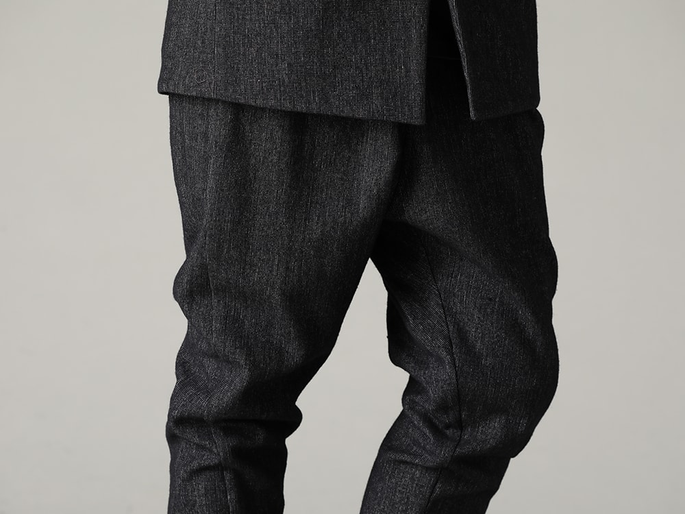 DEVOA 22-23AW This set-up has a strong casual feel with a little bit of a worn-out look.  - PTN-SHE Easy Pants Shetland Wool / Linen 2-004