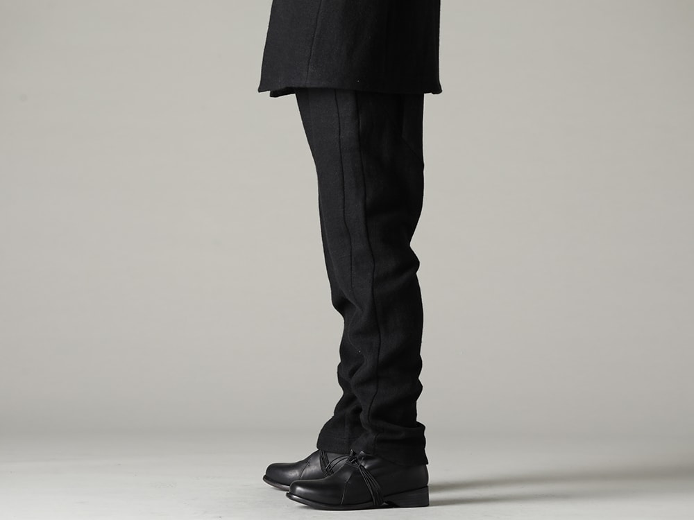 DEVOA(デヴォア) 22-23AW(秋冬) 電熱スカーフをアクセントにしたオールブラックのセットアップ -  PTN-GRE イージーパンツ カシゴラ リネン FW-CTN レザー シューズ GUIDI カーフ 3-005