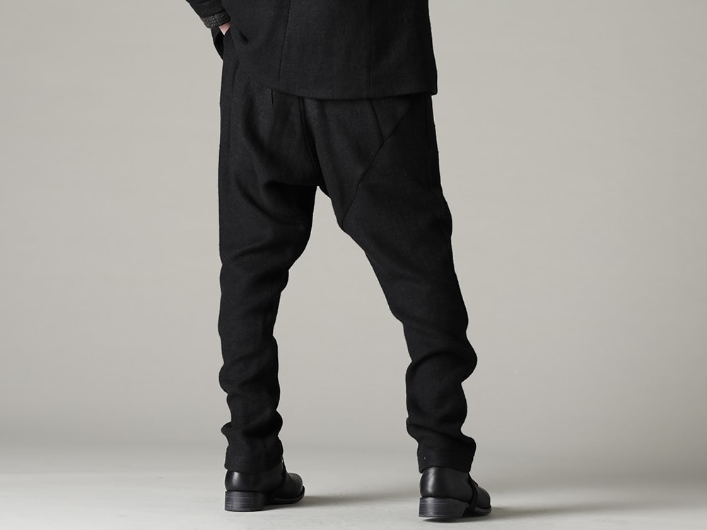 DEVOA(デヴォア) 22-23AW(秋冬) 電熱スカーフをアクセントにしたオールブラックのセットアップ -  PTN-GRE イージーパンツ カシゴラ リネン FW-CTN レザー シューズ GUIDI カーフ 3-002