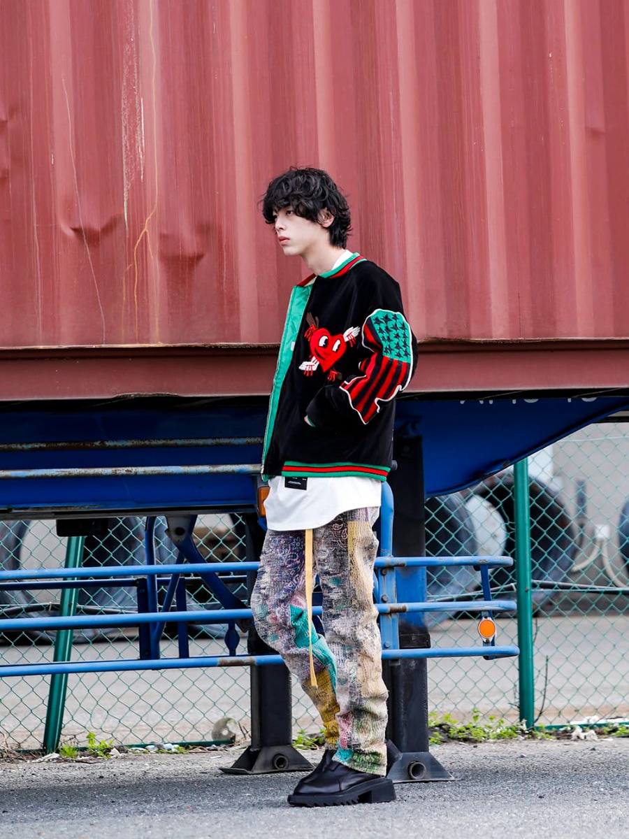 セントマイケル / プロレタ リ アート / ユリウス 2022-23AW - マルチカラーが目を惹くストリートスタイル - SM-S22-0000-059(デニムティアーズ × セントマイケル セントティアーズ リバーシブル スカジャン) 807CPM2-Off-White(コットンジャージー ドレープ ショートスリーブTシャツ オフホワイト) UROBOROS-DENIM-JEANS-MULCH-32-22-23AW(BORO デニムパンツ ビーズ付き) 797FWM1(カウレザー サイド ジップアップ ブーツ) 807ACU1-Yellow(カウスキン/ナイロン タイプベルト イエロー) - 1-002