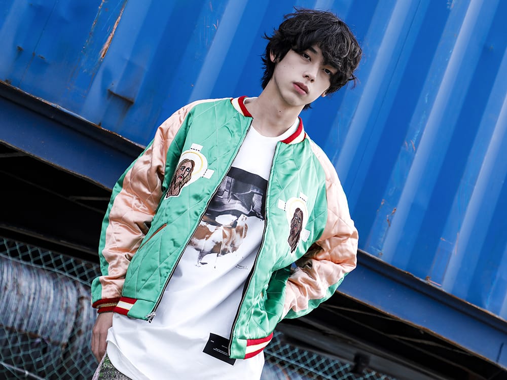 セントマイケル / ユリウス 2022-23AW - コラボレーションによるスペシャルな1着 - SM-S22-0000-059(デニムティアーズ × セントマイケル セントティアーズ リバーシブル スカジャン) 807CPM2-Off-White(コットンジャージー ドレープ ショートスリーブTシャツ オフホワイト) - 2-010