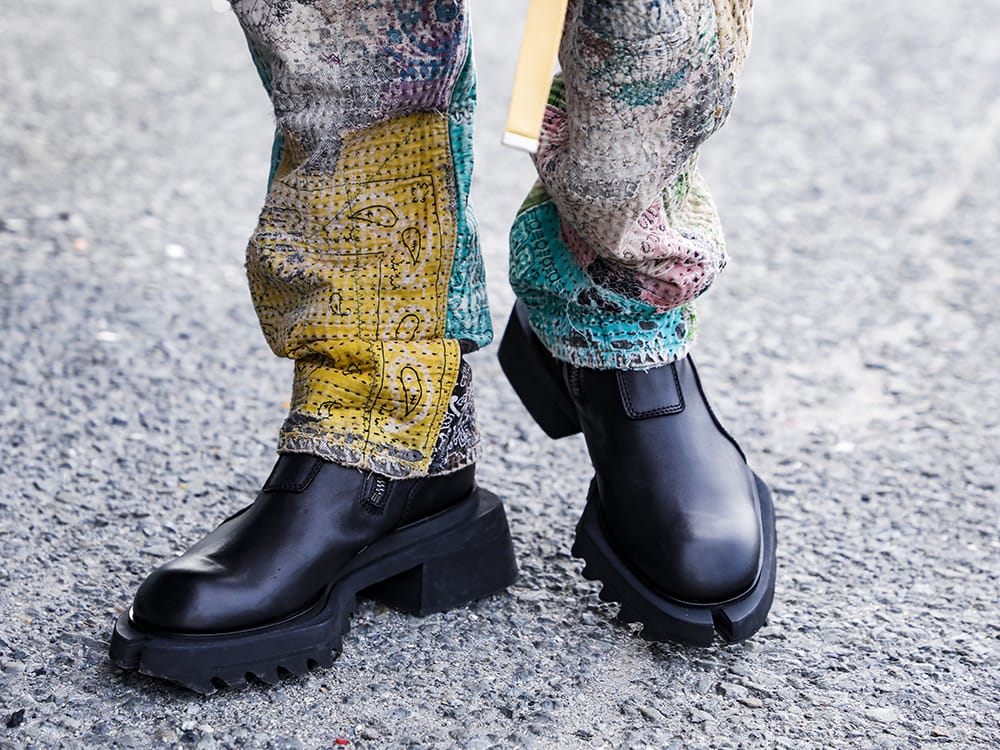 プロレタ リ アート / ユリウス 2022-23AW - 圧倒的な加工により作り出されたこだわりの1本 - UROBOROS-DENIM-JEANS-MULCH-32-22-23AW(BORO デニムパンツ ビーズ付き) 797FWM1(カウレザー サイド ジップアップ ブーツ) - 3-009