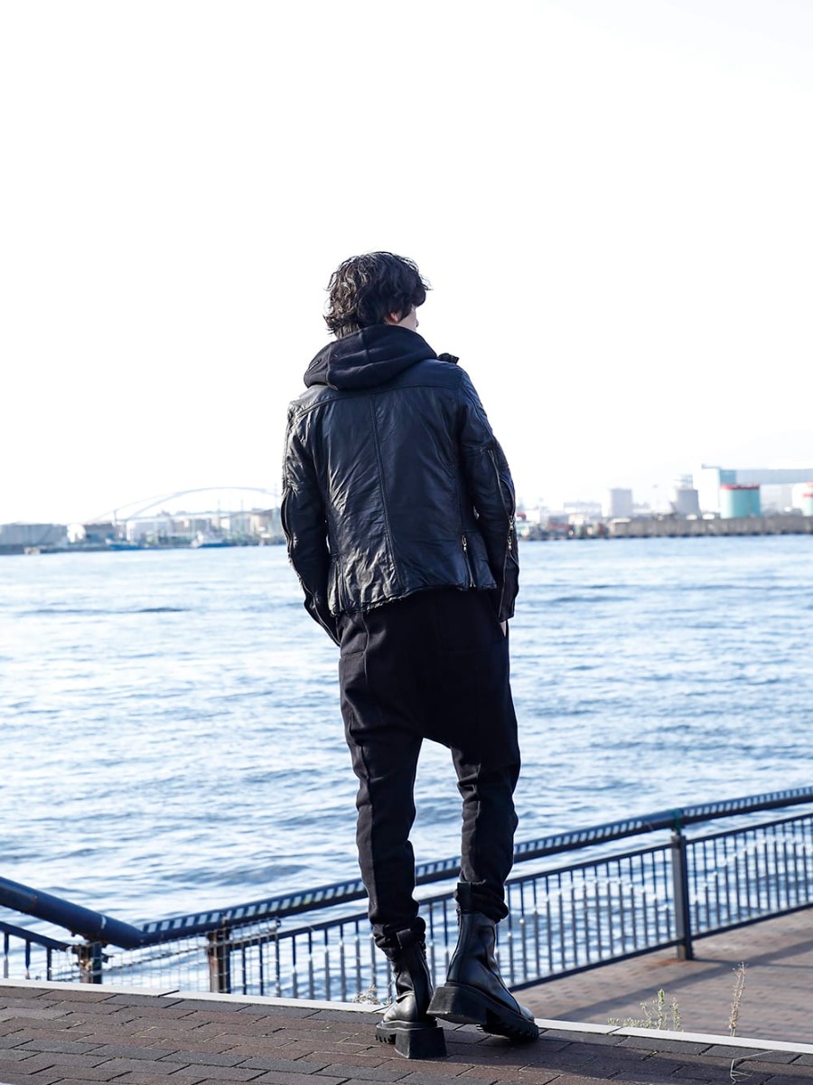 ザ ヴィリディアン / ディーハイゲン / ユリウス 2022-23AW - ブラックでまとめ上げた無骨なスタイル - VI-3504-06-Black(ゴートレザー ジャケット ブラック) ST107-0922A(ヘビーコットンジャージダブルジップフーデッド オールインワン) 797FWM1(カウレザー サイド ジップアップ ブーツ) - 1-004