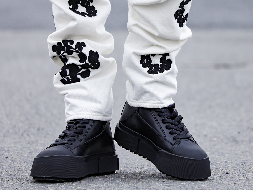 ユリウス 2022-23AW - アイコニックなデザインを落とし込んだ名作デニムパンツ - 797FWM2-L-Black(カウレザー レースアップ スニーカー ブラック) - 3-007