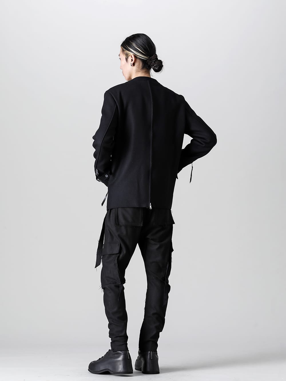 ASKYY - アスキー 2022-23AW スタイリング ASKYYらしいモード感あふれるスタイリッシュなALL BLACKスタイル！ - M6-Black シグネチャー ボンバー ジャケット Black - M10 アトリエパンツ 3RD -ミリタリー エディション- - VI-3554-09 インヒールブーツ 1-002