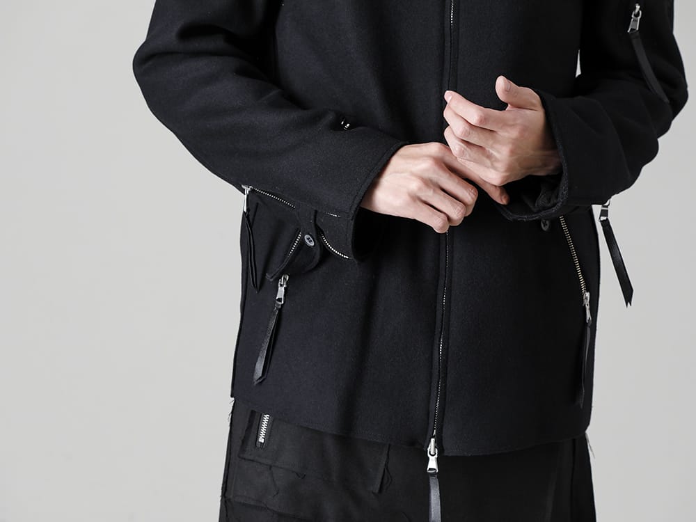 ASKYY - アスキー 2022-23AW ZIPのギミックを生かした仕様がユニークな他ブランドには無いボンバージャケット！  - M6-Black シグネチャー ボンバー ジャケット Black - VI-3545-01-Black 刺繍天竺長袖Tシャツ ブラック 2-001