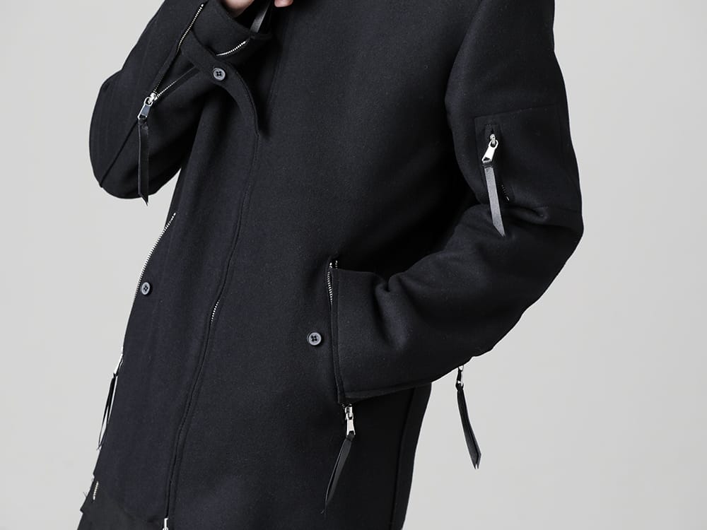 ASKYY - アスキー 2022-23AW ZIPのギミックを生かした仕様がユニークな他ブランドには無いボンバージャケット！  - M6-Black シグネチャー ボンバー ジャケット Black - VI-3545-01-Black 刺繍天竺長袖Tシャツ ブラック 2-002