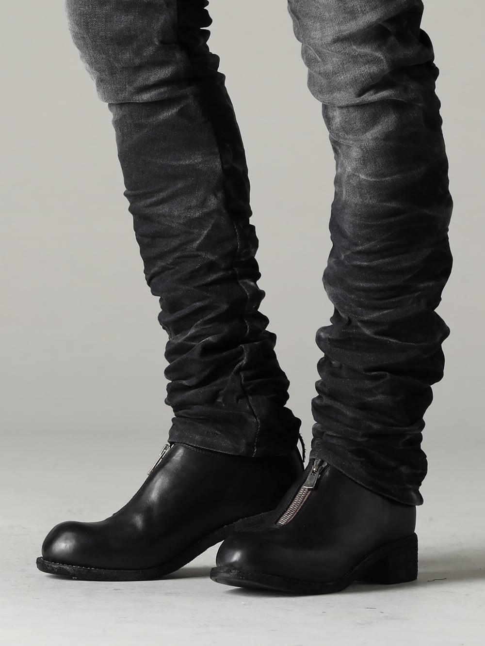 Forme D’expression 22-23AW A versatile item that can be worn with other items that give different impressions - P13-TF-F1603K-BLACK-DENIM P13. TF F1603K BLACK DENIM - PL0FZ Orthopaedic Decollete Shoes Double Sole Horse Full Grain - PL0FZ 3-004