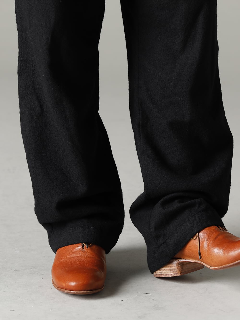 NOUSAN(ノウザン) 22-23AW(秋冬) コンセプトを大事にコーディネート - Farmers-Trousers-Wool-Black ファーマーズ トラウザー ウール ブラック - Derby-W-Hidden-Laces- Kangaroo-Natural W. ヒドゥン レース ダービーシューズ カンガルー ナチュラル 3-005