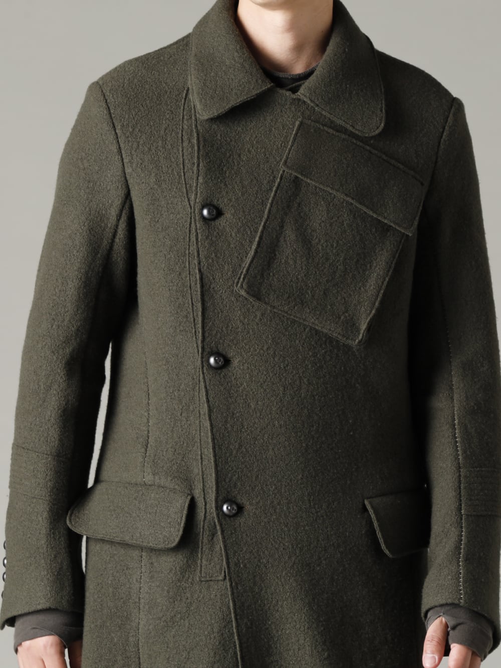 masnada(マスナダ) 22-23AW(秋冬) ディテールで世界観を作り込む  - M2936 ギャリソン ポケット コート 2-001
