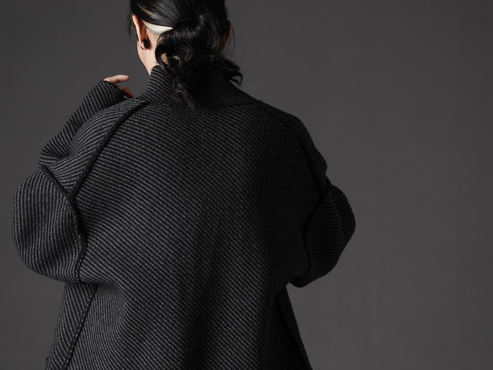 The Viridi-anne 22-23AW Knit outerwear that makes the most of softness and the silhouette's deftness  - VI-3528-06-Black Reversible Knit Blouson Black  2-003