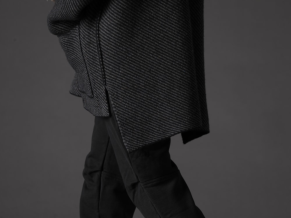 The Viridi-anne 22-23AW Knit outerwear that makes the most of softness and the silhouette's deftness  - VI-3528-06-Black Reversible Knit Blouson Black  2-004