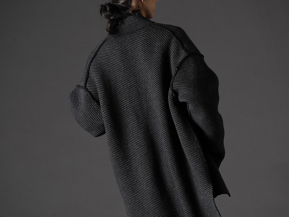 The Viridi-anne 22-23AW Knit outerwear that makes the most of softness and the silhouette's deftness  - VI-3528-06-Black Reversible Knit Blouson Black  2-005