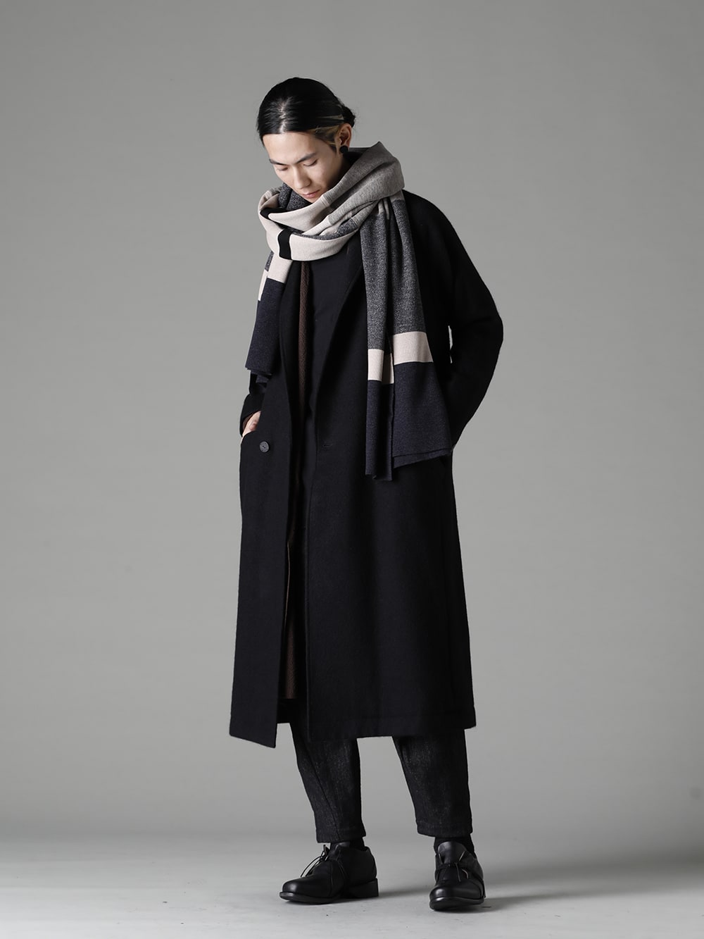 DEVOA(デヴォア) 22-23AW(秋冬) CTI-SSGショールカラーコートブラッシュカシゴラ KTS-SKM-Chocolate ロング カーディガン メリノ ウール チョコレート CSC-WT3-Black ロング スリーブ コットン ジャージー ブラック PTN-SHC クロップド パンツ シェットランド ウール / リネン KAC-ABA ジャカード ストール メリノ ウール FW-CTN レザー シューズ GUIDI カーフ  4-001