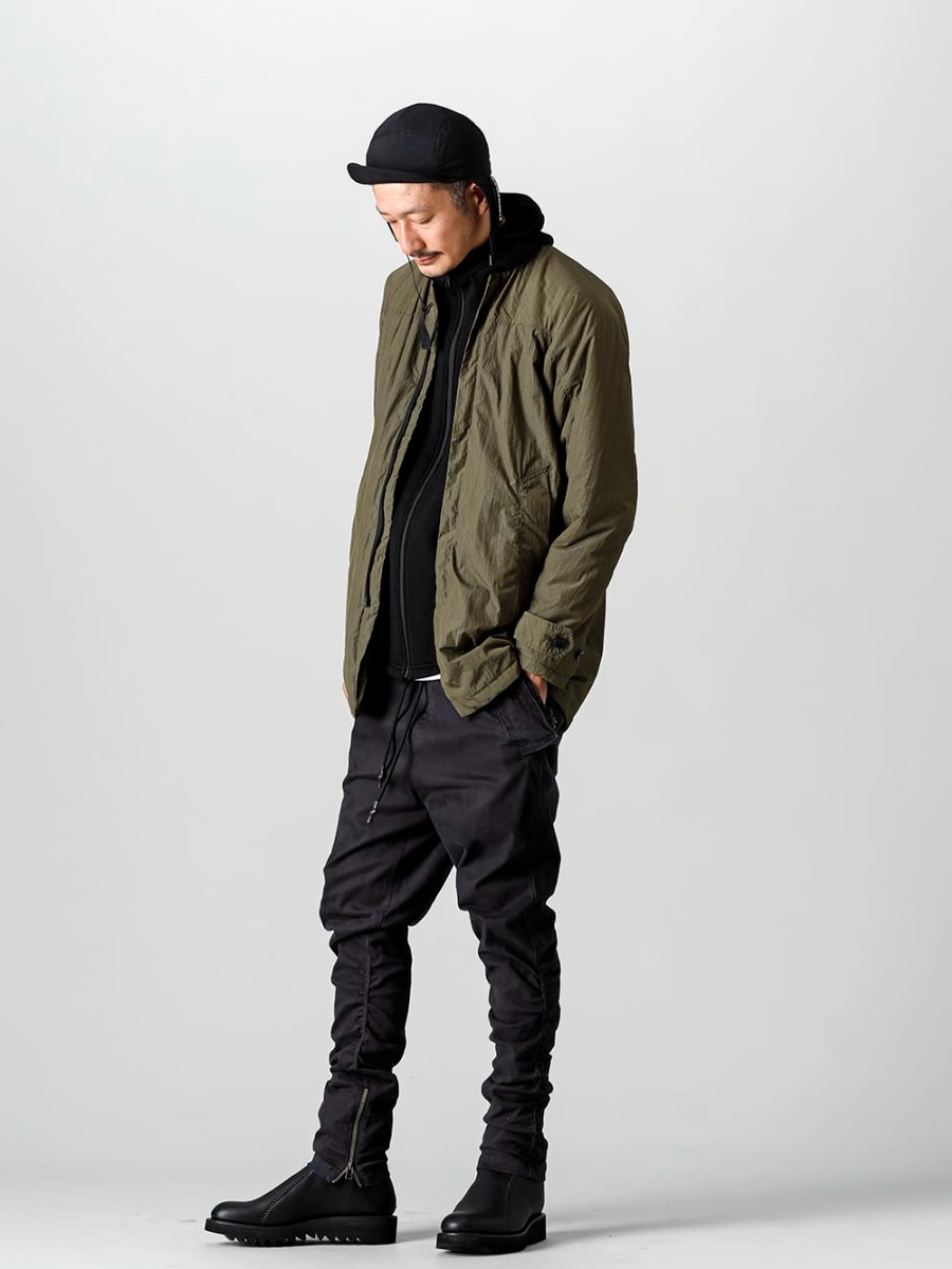 RIPVANWINKLE 2022-23AW The hoodie can be easily worn over a cutsew top, which is a great point. - RB-435-D.Khaki - Anorak Shirt Coat D.Khaki - RB-427-Black - Motorcycle Hoodie Black - RB-410-Ink-Black - Motorcycle Easy Ink Black  4-001