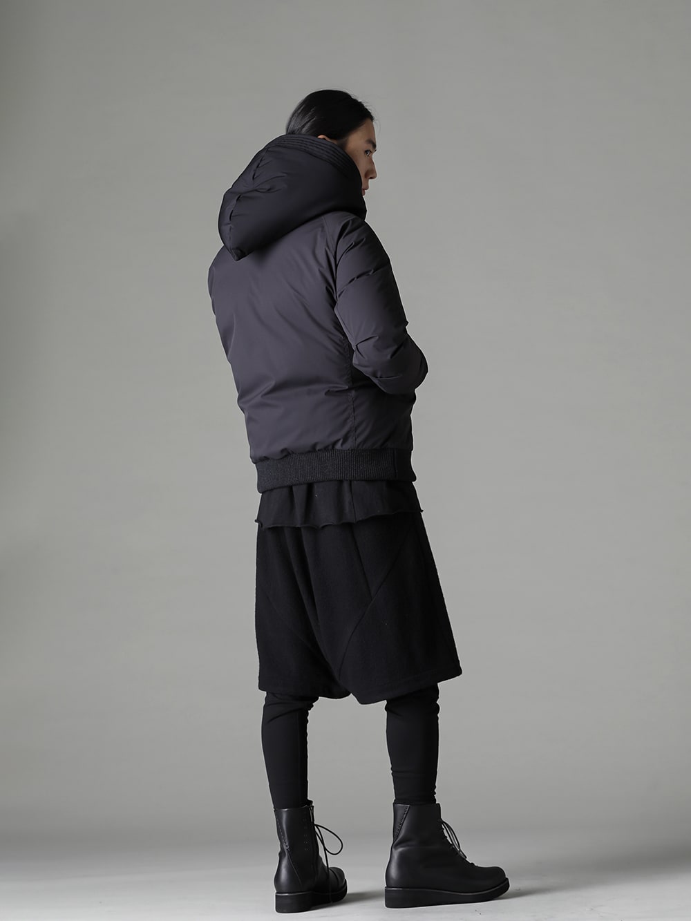 DEVOA 22-23AW Styling Down jackets are the representative winter outerwear along with coats. - JKH-FPD Goose down jacket CSC-WT3-Black Long sleeve cotton jersey Black PTN-USL Layered pants hybrid wool / silk tweed FW-LMM Leather boots3 1-003