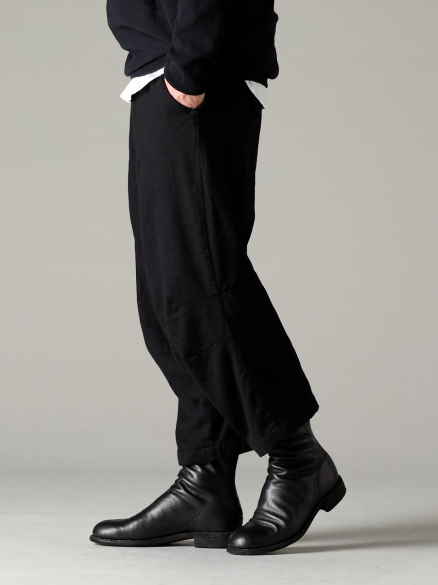 GARMENT REPRODUCTION OF WORKERS(ガーメント リプロダクション オブ ワーカース) 22-23AW(秋冬) ニーダーツを施した「く」の字型に湾曲したシルエット - Arthur-Pants-Wool-Black アーサー パンツ ウール ブラック - 788Z_H バックジップブーツ ダブルソール - ホース フルグレイン レザー 3-003
