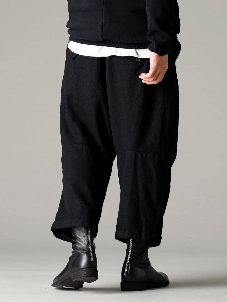 GARMENT REPRODUCTION OF WORKERS(ガーメント リプロダクション オブ ワーカース) 22-23AW(秋冬) ニーダーツを施した「く」の字型に湾曲したシルエット - Arthur-Pants-Wool-Black アーサー パンツ ウール ブラック - 788Z_H バックジップブーツ ダブルソール - ホース フルグレイン レザー 3-004