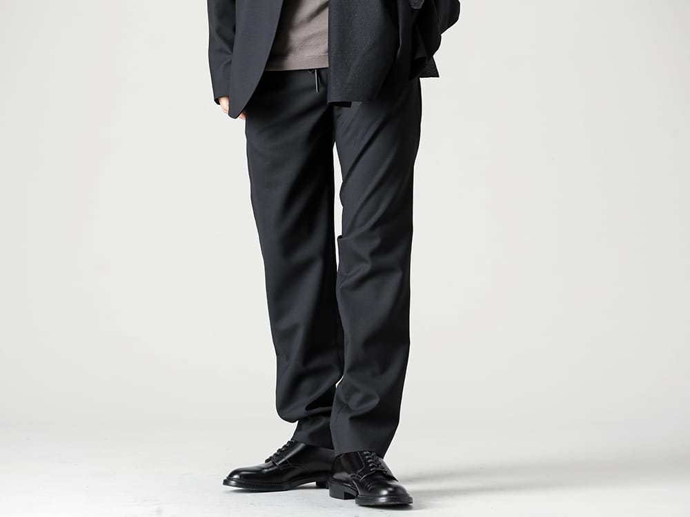 Maison Margiela 2022-23AW With no lapels, buttons or pockets, this minimal jacket is a versatile piece that goes with any pants!  - S50BN0447 - Minimal Jacket - S50KA0530 - Drawstring Pants - VI-3542-01-Brown-Gray - Nylon Spandex Jersey Turtleneck L/S Brown Gray 2-003