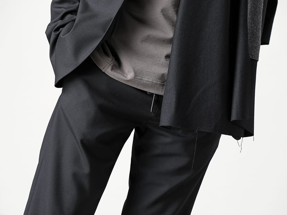 Maison Margiela 2022-23AW With no lapels, buttons or pockets, this minimal jacket is a versatile piece that goes with any pants!  - S50BN0447 - Minimal Jacket - S50KA0530 - Drawstring Pants 2-004