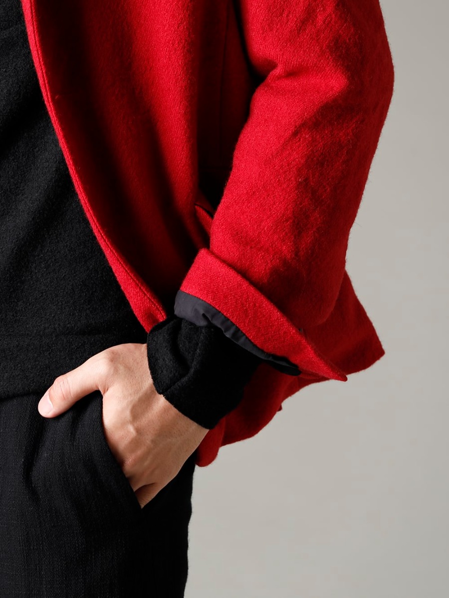 Bergfabel(バーグファベル) 22-23AW(秋冬) 強い存在感を発揮する赤いチロルジャケット - J18-161 チロル ジャケット ローズヒップ - TTW-wn ウール ボトルネックニット ブラック - UP110-354B コントゥア パンツ 2.0 3-005