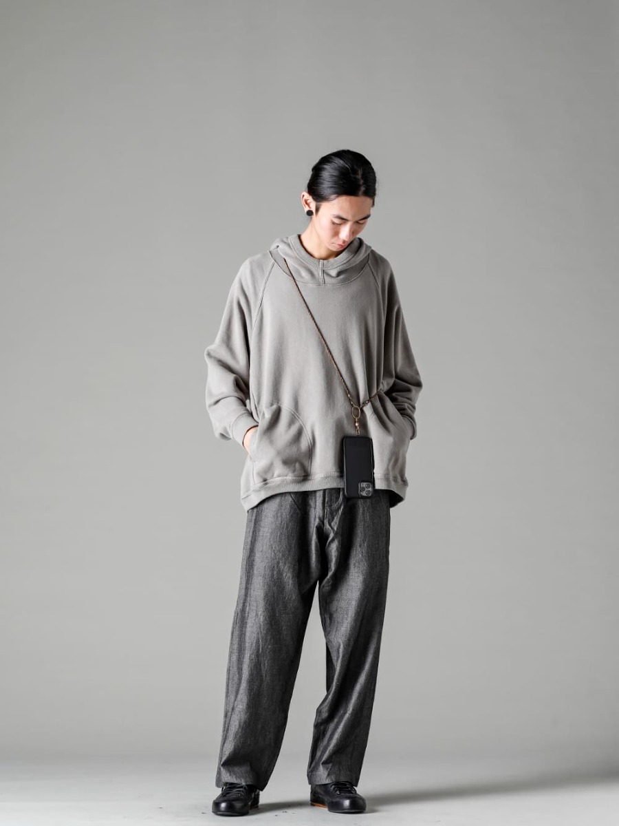 ZIGGY CHEN-ジギーチェン シーズン スタイリング - フーディディテール詳細 クリーニング面での扱いの手軽さも魅力的なスウェットフーディ O14SW2-Taupe-吊り網フーデットスウェット トープ 3-001