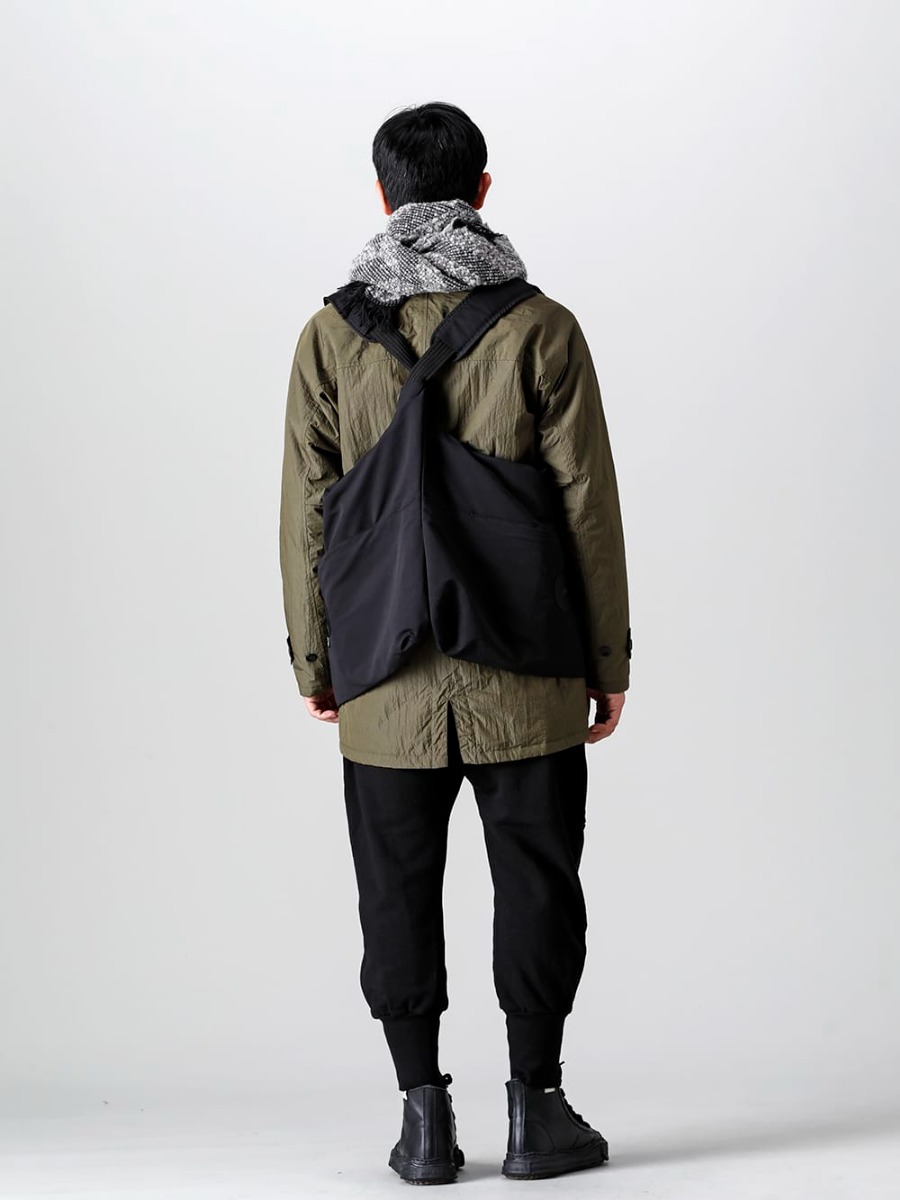 RIPVANWINKLE 2022-23AW Styling Anorak shirt coat accented with a tactical vest bag for a layered look. - RB-435-D.Khaki - Anorak shirt coat Dark Khaki - RB-430-Deep-Black - Bush easy Jersey deep Black - R+239 G.Black - Reversible Stole Graphite Black - A06FW735-black-black - Original sole leather hi-top sneaker Black / Black Black / Black 1-002