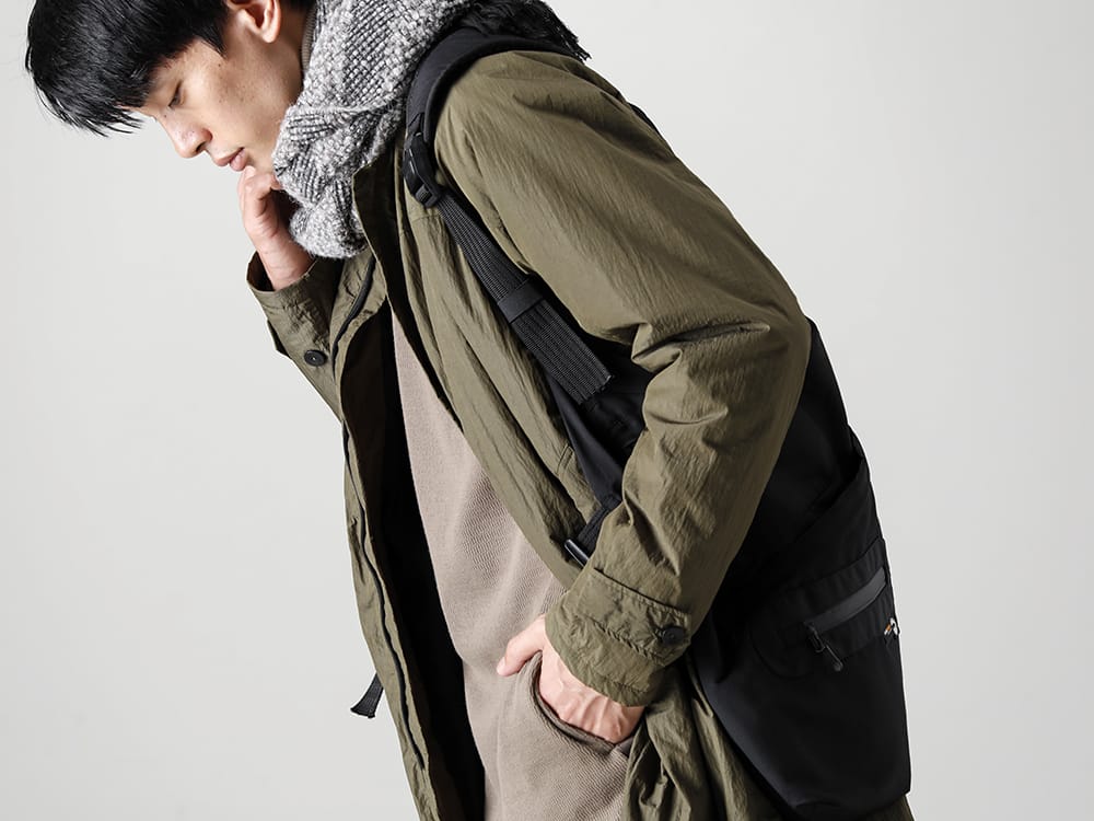 RIPVANWINKLE 2022-23AW A stole that can be used as a styling accent simply by wrapping around the neck.  - RB-435-D.Khaki - Anorak shirt coat Dark Khaki - RB-402-Selenium-Gray - Cross Jersey L/S Selenium Gray - R+239 G.Black - Reversible Stole Graphite Black 2-002