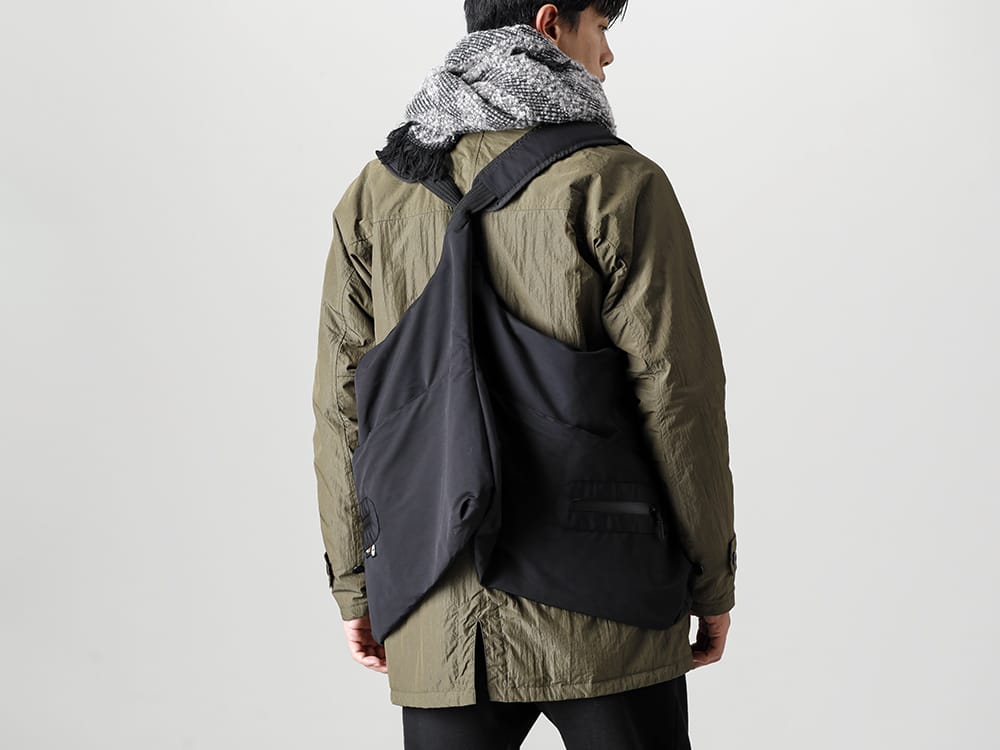 RIPVANWINKLE 2022-23AW A stole that can be used as a styling accent simply by wrapping around the neck.  - RB-435-D.Khaki - Anorak shirt coat Dark Khaki - RB-402-Selenium-Gray - Cross Jersey L/S Selenium Gray - R+239 G.Black - Reversible Stole Graphite Black 2-004