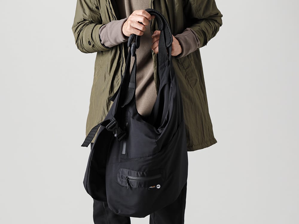 RIPVANWINKLE 2022-23AW A stole that can be used as a styling accent simply by wrapping around the neck.  - RB-435-D.Khaki - Anorak shirt coat Dark Khaki - RB-402-Selenium-Gray - Cross Jersey L/S Selenium Gray - R+239 G.Black - Reversible Stole Graphite Black 2-005