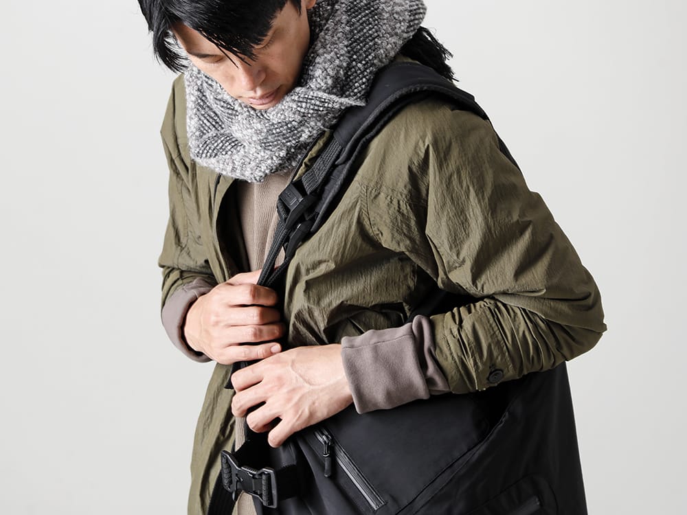 RIPVANWINKLE 2022-23AW A stole that can be used as a styling accent simply by wrapping around the neck.  - RB-435-D.Khaki - Anorak shirt coat Dark Khaki - RB-402-Selenium-Gray - Cross Jersey L/S Selenium Gray - R+239 G.Black - Reversible Stole Graphite Black 2-007