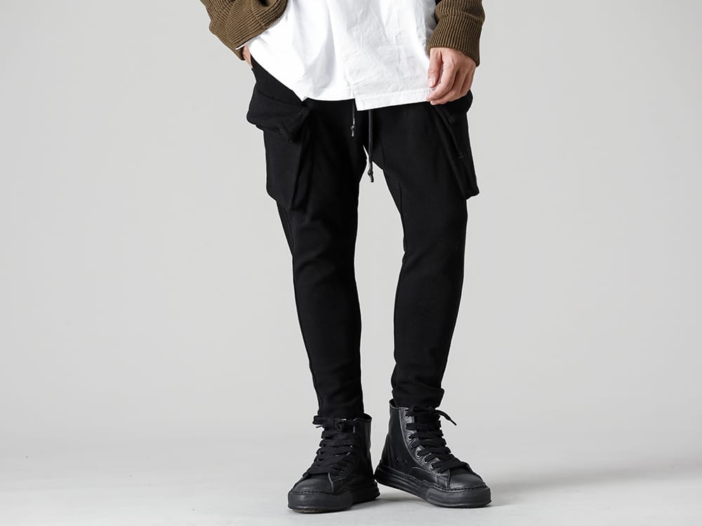 RIPVANWINKLE 2022-23AW - This bush easy jersey is made of thick bare circular rib fabric.。 Bush Easy Jersey pants are ankle-length pants with a simple shape and cargo pockets. RB-430-Deep-Black - Bush Easy Jersey Deep Black - A06FW735-black-black - Original sole leather hi-top sneaker Black / Black Black / Black 3-001
