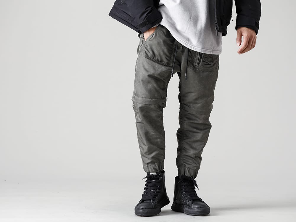 RIPVANWINKLE 22-23AW The combination of materials creates a one-of-a-kind down jacket.  - RB-424-Pullover Jersey Ice Gray - RB-429-Parachute Pants Vintage Khaki - A06FW735-Original sole leather hi-top sneaker Black / Black 2-004