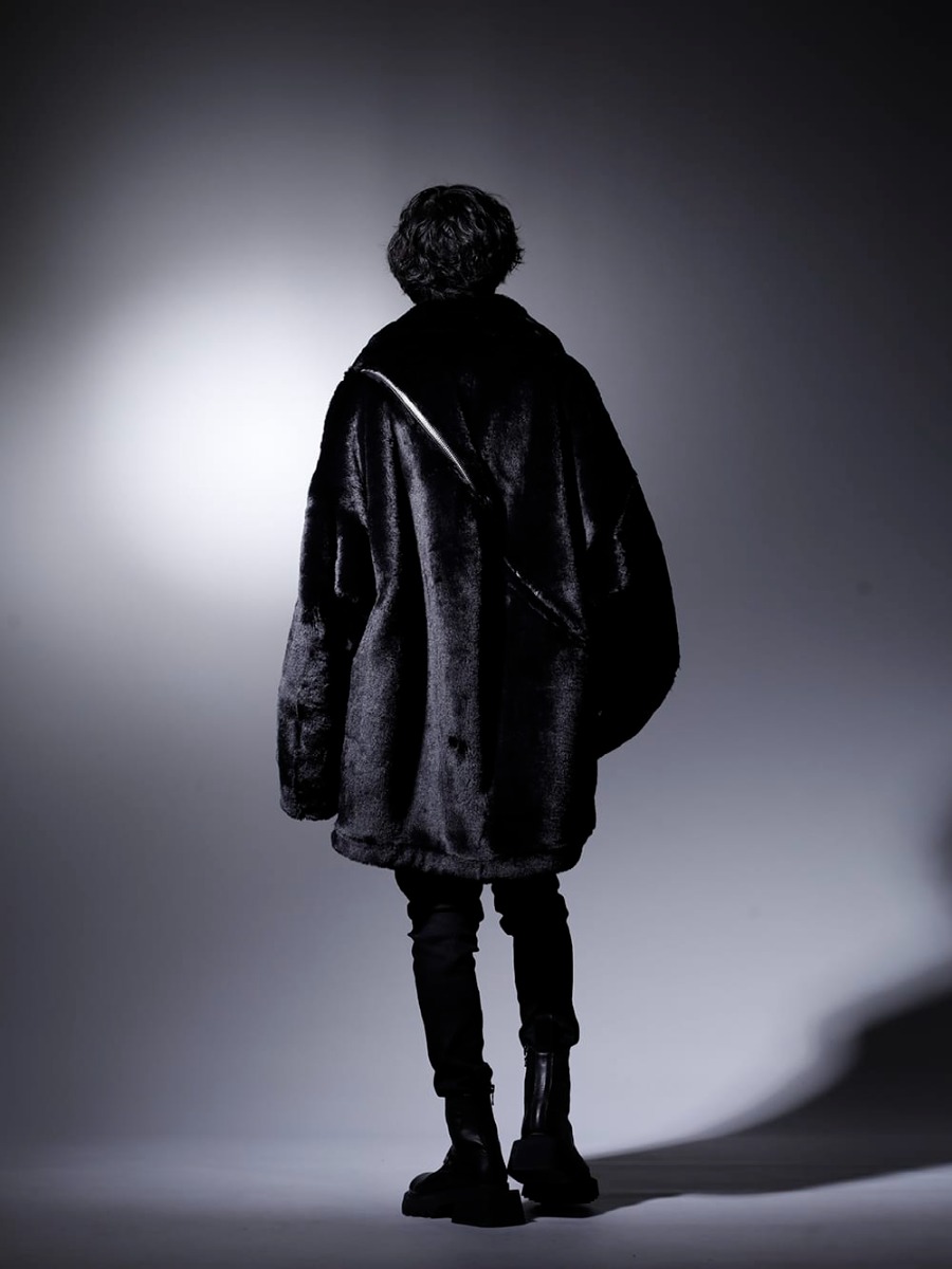 タカヒロミヤシタ ザソロイスト / ユリウス 2022-23AW - 超オーバーシルエットを生かしたYライン - sj.0012AW22(ダブルジップ バルーンシェイプド フェイクファー コート) 787SHM2-P(DUSK プリズム カットシャツ) 797PAM9-BK(10oz ストレッチデニム コーティング スキニーパンツ) 797FWM1(カウレザー サイド ジップアップ ブーツ) sa.0010AW22(サングラス kurdt) - 1-005