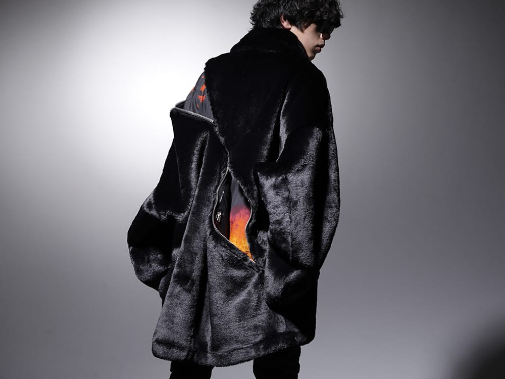 タカヒロミヤシタ ザソロイスト / ユリウス 2022-23AW - ブランドらしいジップディテールとインナーでアクセントを加えるシャツ - sj.0012AW22(ダブルジップ バルーンシェイプド フェイクファー コート) 787SHM2-P(DUSK プリズム カットシャツ) sa.0010AW22(サングラス kurdt) - 2-003