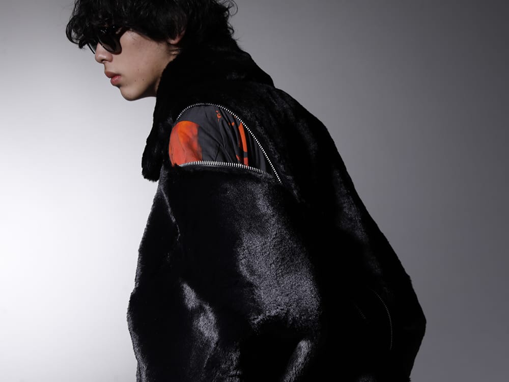 タカヒロミヤシタ ザソロイスト / ユリウス 2022-23AW - ブランドらしいジップディテールとインナーでアクセントを加えるシャツ - sj.0012AW22(ダブルジップ バルーンシェイプド フェイクファー コート) 787SHM2-P(DUSK プリズム カットシャツ) sa.0010AW22(サングラス kurdt) - 2-006